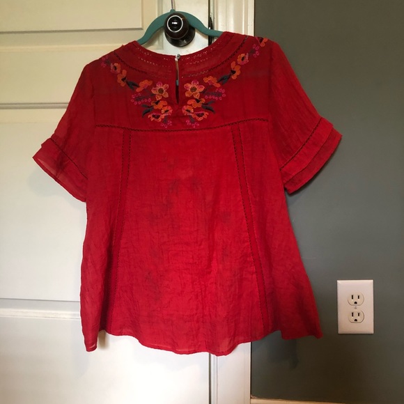 Red top with floral embroidery - Picture 3 of 3